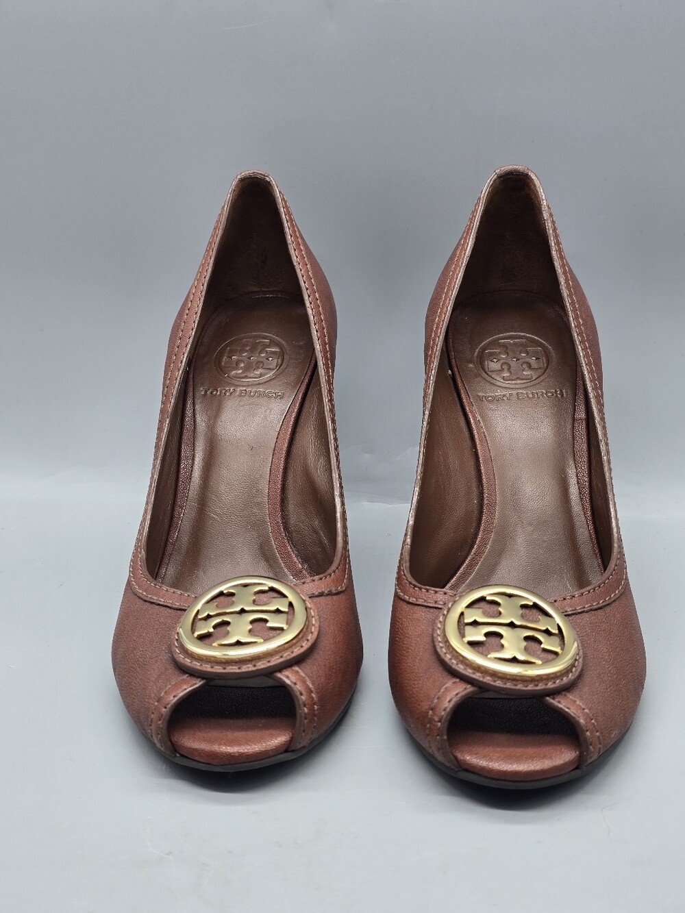 Tory Burch Brown Leather Peep Toe Wedge Pumps Gold Logo Medallion Sz 8 M